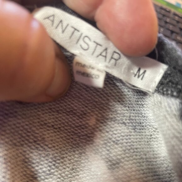 sweater - Picture 7 of 7